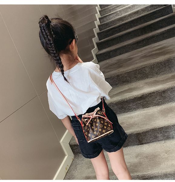 

dedigner girls pu leather bucket bag fashion big kids line-up letter printed one shoulder bag women printed handbag a4988, Black