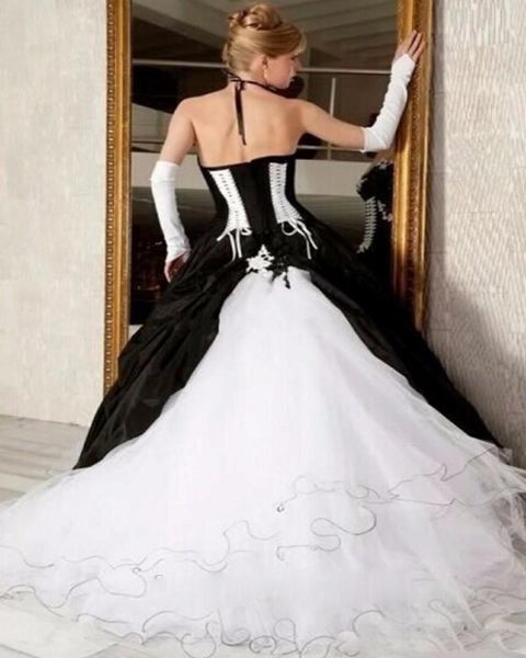 

2021 vintage white and black gothic wedding dresses sweetheart lace appliques tiered skirt bridal gowns corset back vestidos de noiva
