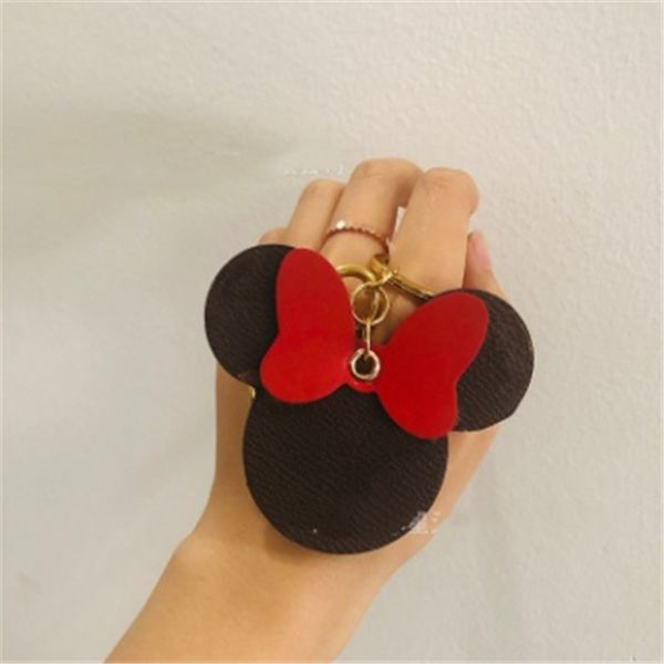 

2021 classic fashion men and women fashion key chain pendant pendant key chain design gift box, Silver