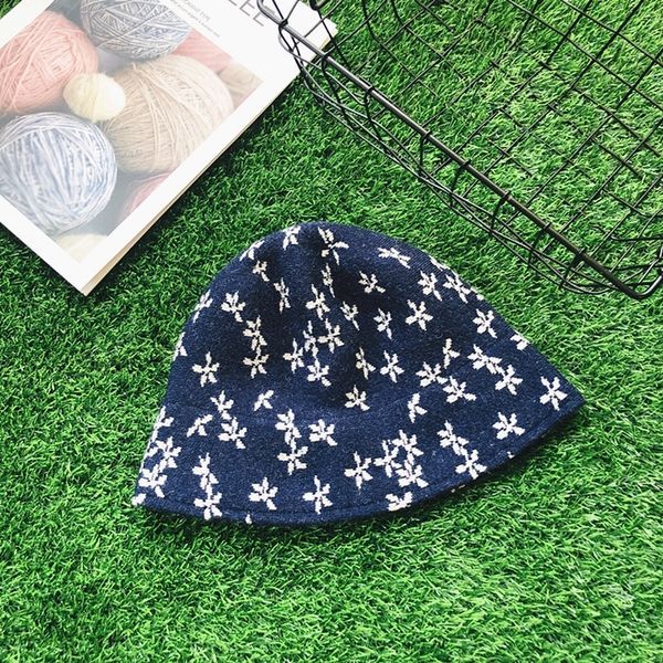 

l6ig fashion led light-emitting beanies knit acrylic hat winter hands warm angling hunting 13 camping running caps 5 colors, Brown;gray