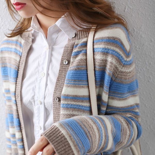 

2021 female cardigans new winter fashion oneck cashmere jackets and wool blened sweaters 3 long 10tf, White;black