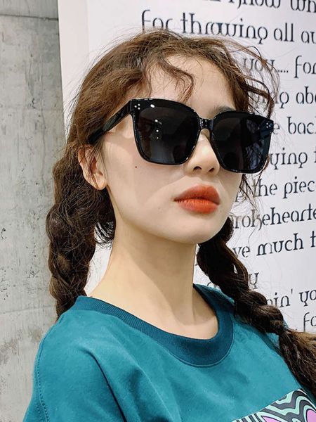 

female gm big ins frame sunglasses version korean version of tiktok star network red with the same polarized lady sunglasses uv protection, White;black