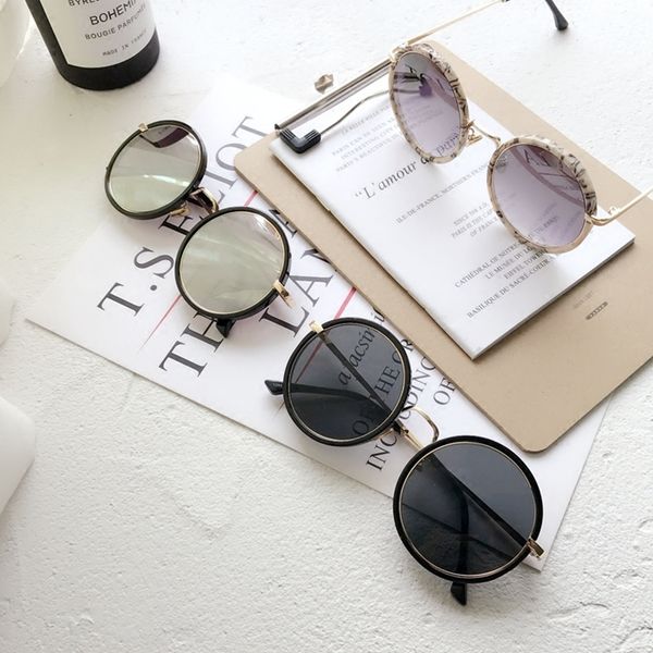 

2021 new round net red glass frame glasses metal ring fashion men's and women's sunglasses, White;black