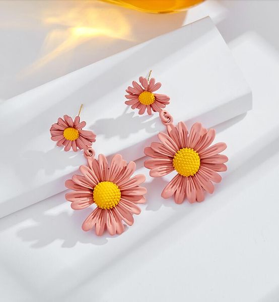 

2020 новые весенние маргаритки маленькие, свежие и преувеличенные большие серьги для девочек, долго кисточкой серьги 157, Golden;silver