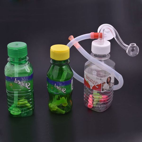 Großhandel Rauchwasserbong Plastikflasche Becherölbrenner Bongs 10mm Innengelenk mit Aschefänger mit Glasschalen und Silikonschlauch