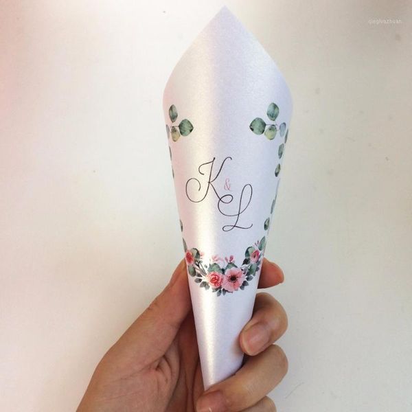 

personalized vintage wedding confetti cones paper pearly white 15 cm 25 ct1