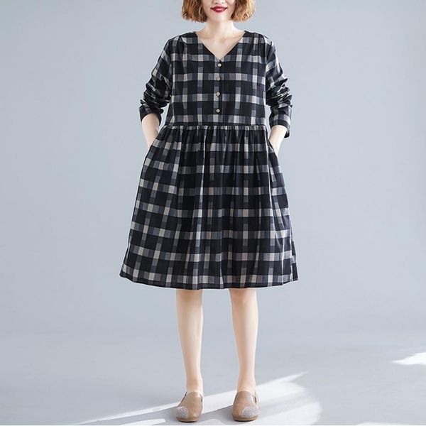 

large size loose looking thin western style mid-length plaid dress, Black;pink