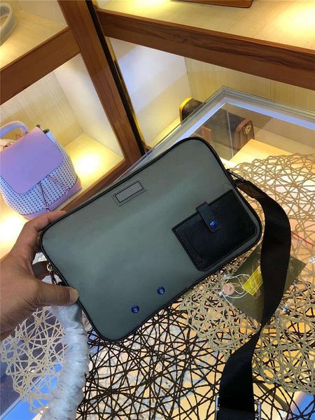 

2021 men's simple and comfortable backpack suitable for daily schoolbags classic fashion mailbags one shoulder bag handbag ing