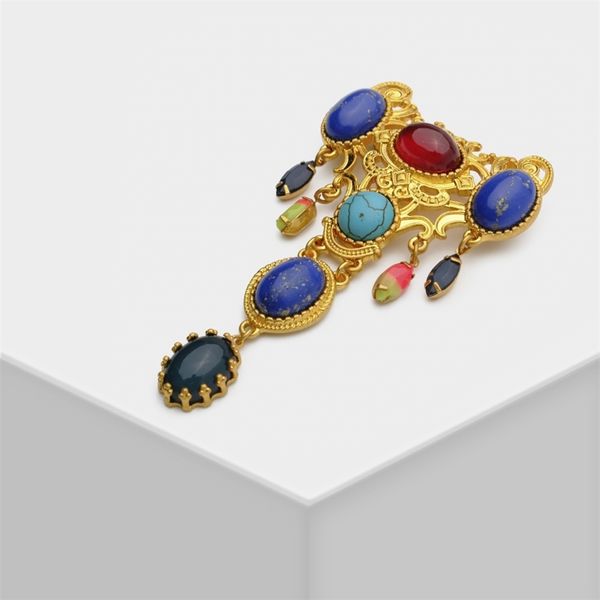 

amorita boutique palace vintage queen brooches, Golden;silver