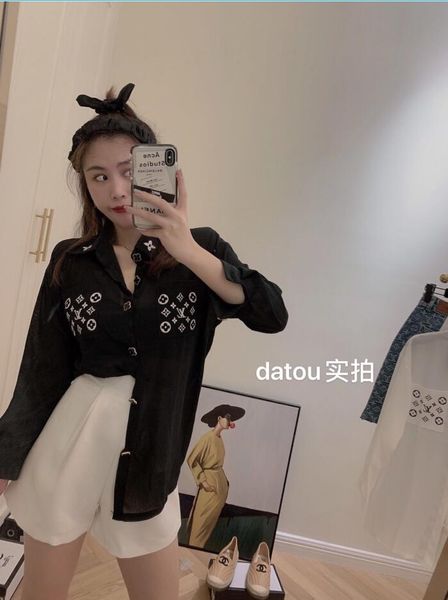 

2020 web celebrity the same v four leaf print chiffon sunscreen long sleeve shirt loose temperament versatile shirt woman, White