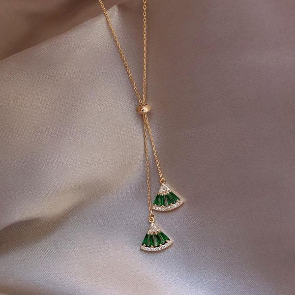 

2020 korean fashion jewelry copper micro inlaid green zircon pendant necklace elegant party necklace for women, Golden;silver