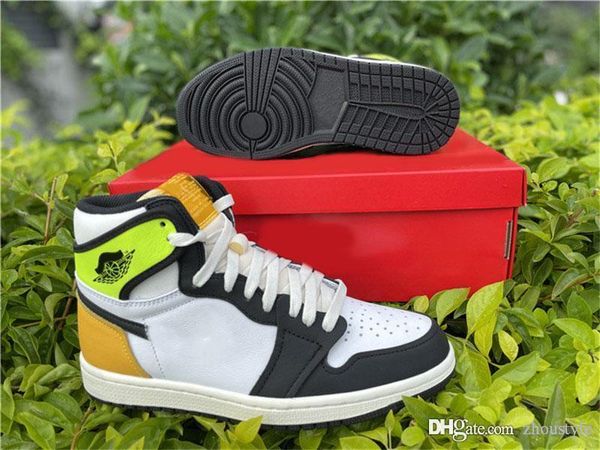 

2021 air authentic 1 high og volt gold sneakers white volt university gold black retro men women outdoor sports shoes with box