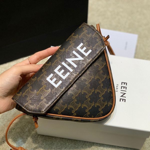 

triomphe printed one shoulder diagonal simple underarm bag