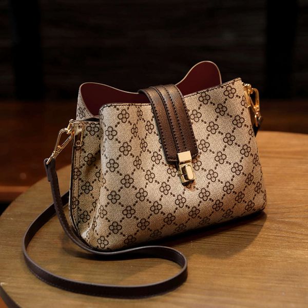 

luxurys designers 2021 summer new small women's versatile single shoulder simple fashion bucket bag trend