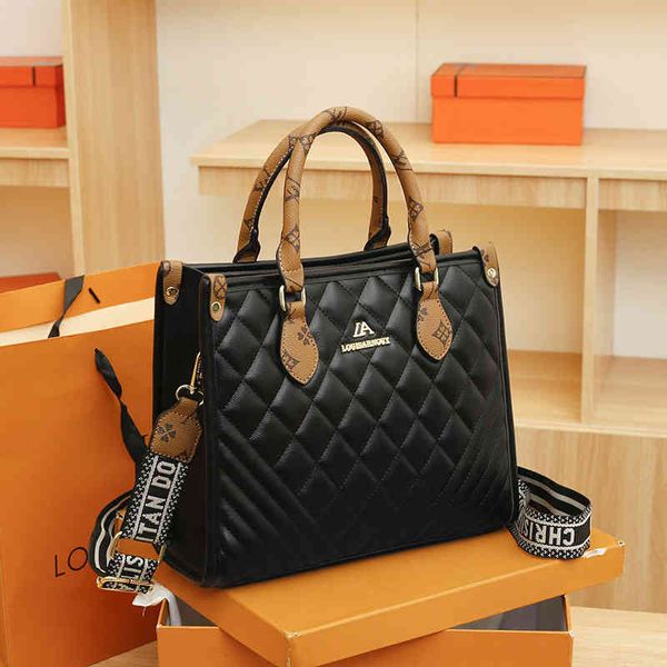 

2022 factory wholesale female fashion embroidered thread lingge single shoulder messenger bag broadband handbag
