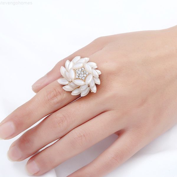 

white daisy fresh and elegant flower multi-layer alloy ring jewelry, Golden;silver