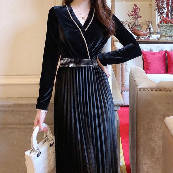 

spring new v-neck long-sleeved velvet self-cultivation temperament belt stretch pleated mid-length dress high quality, Black;gray