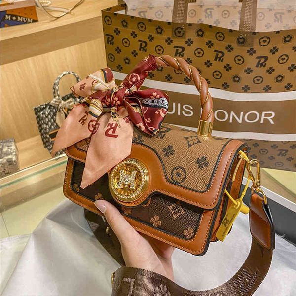 

2022 factory wholesale new model direct high sense female printed versatile ins red foreign style portable small square bags bag