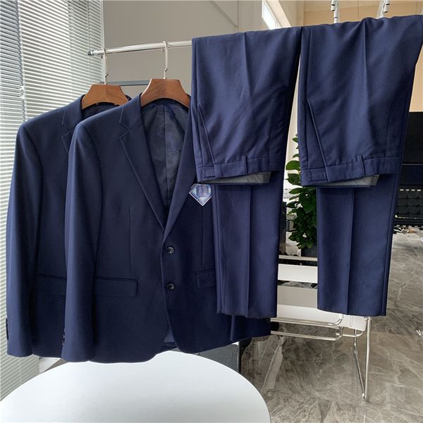 

gas field full open cabinet, 1000 + men's suits and fashionable high-end trousers withdrawn from offline