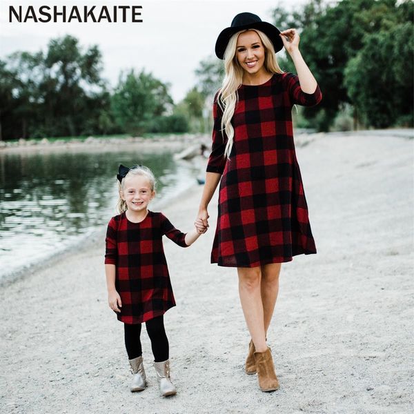 NASHAKAITE Moda Madre e figlia Vestiti Mini abito scozzese con tasca a tre quarti Autunno Abito mamma e figlia Family Look LJ201111