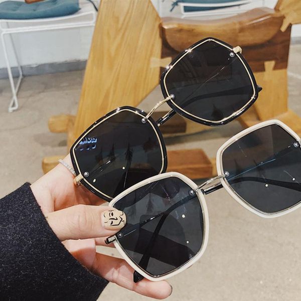 

2020 new ins retro round frame sunglasses female tide uv polarized sunglasses glasses wild red network, White;black