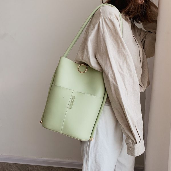 

2020 new simple atmospheric temperament lady todd bag one-shoulder bucket bag super large capacity fashionable and versatile