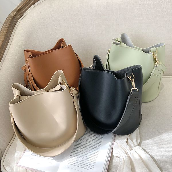 

2021 new fashion shoulder bags simple messenger handbag large capacity retro net red bucket women's bag
