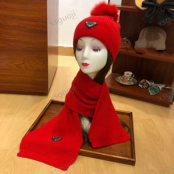 

the two-piece hat and scarf set is warm and fashionable. get it now and you deserve it color: black, white, gray, rice, red