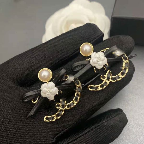 

2021 new designer jewelry 2021 xiaoxiangfeng wear pishan camellia earrings fashion personality versatile temperament fashion earrings, Golden
