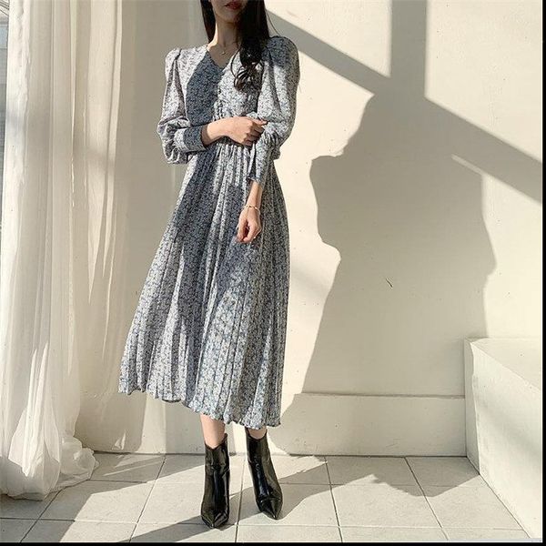 

print floral pleated slimming women dresses all match 2021 stylish v neck brief casual loose long dress 3 colors, Black;gray