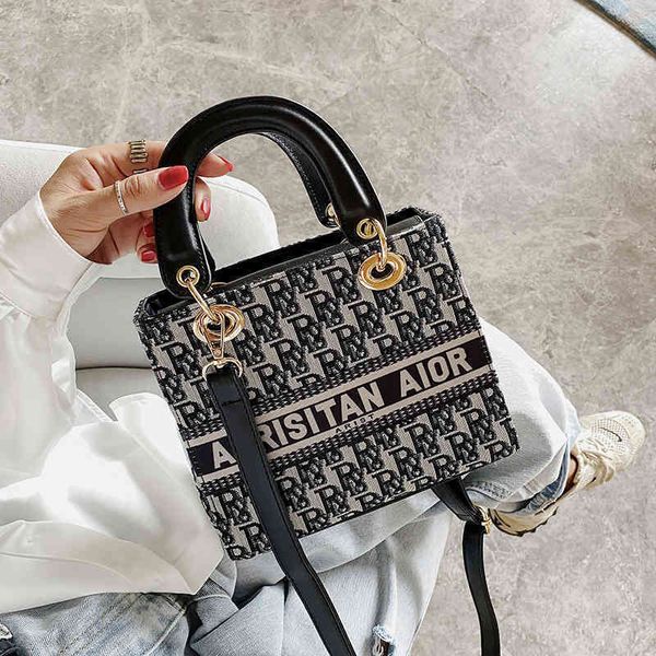 

2022 factory wholesale new model women's bag printed portable princess