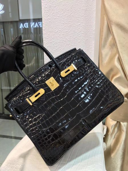 

only 1pcof each color in stock 9colors, shinny crocodile skin 30cm,fully handmade wax line stitching, 2-3days to make logo after payment