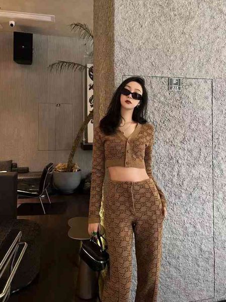 

2022 factory wholesale new model laohua early spring capsule letter cardigan jacket set v-neck sweater + straight pants, White