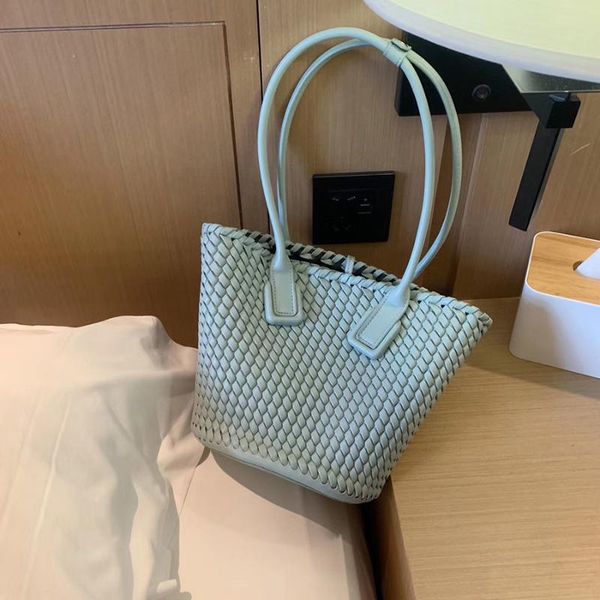 

one shoulder women's bag 2021 korean high capacity fashion versatile woven bucket bag