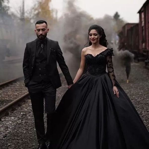 Abiti da sposa neri gotici vintage Abito da ballo Una spalla Manica lunga Appliques Raso Dubai Arabo Abiti da sposa da sposa Corte dei treni Paese Giardino Vestidos 2022