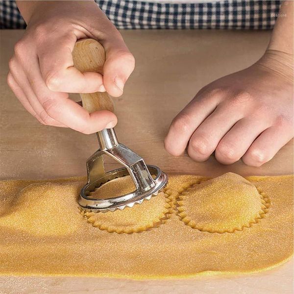 

metal round square snack pastry dumplings cake mould ravioli set cutting cake kitchen pasta mould tools1