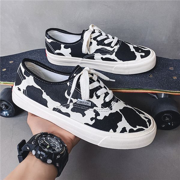 

fashion cow print canvas shoes sneakers men casual vulcanized shoes wear-resisting animal printed plimsolls man skateboard shoes, Red;white