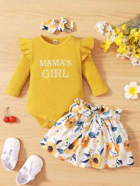 

baby slogan embroidered ruffle trim bodysuit & floral print belted skirt & headband she, White