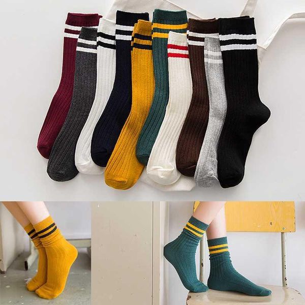 

2019 autumn and winter new two bars cotton ladies pile pile socks harajuku sports school wind double needle in the tube socks1, Black;white