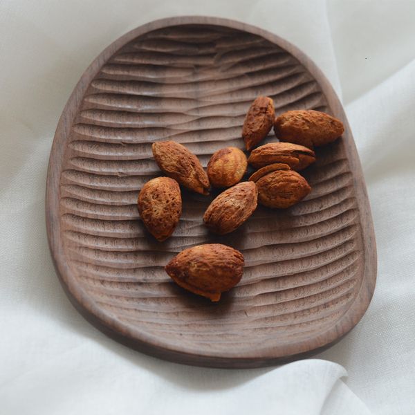 

2021 new creative black walnut pan fruit dishes saucer tea tray dessert dinner bread wood plate amcm