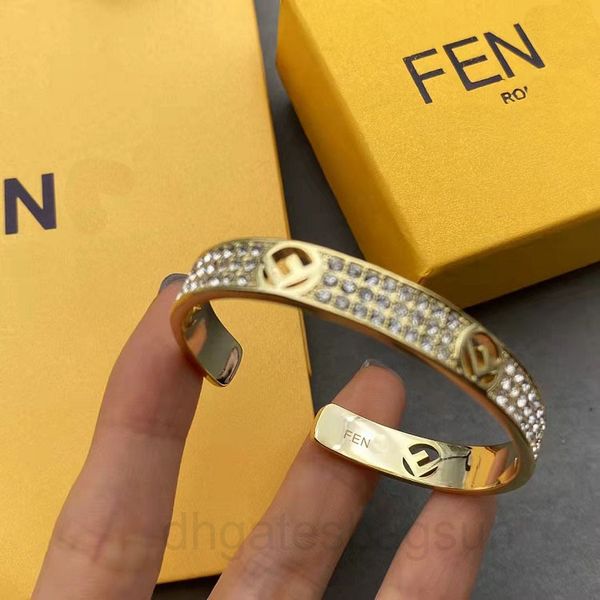 

2022 f letter full diamond open bracelet brass ring 678 fashion ebbf, Black