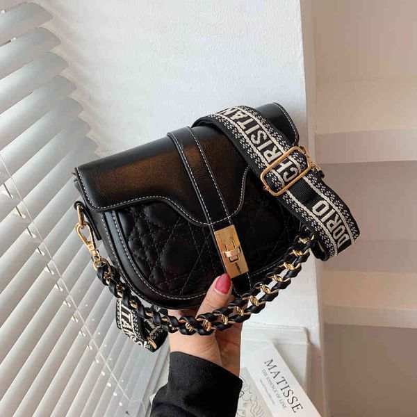 

2022 factory outlet women's new korean lingge embroidered wire fashion wide shoulder belt chain handbag single shoulder messenger bag w