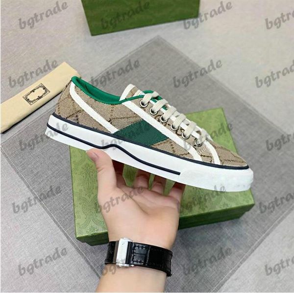 

tennis 1977 canvas leather lace-up low high-shoes designer white casual sports sneakers with green and red web beige ebony black multi rubbe