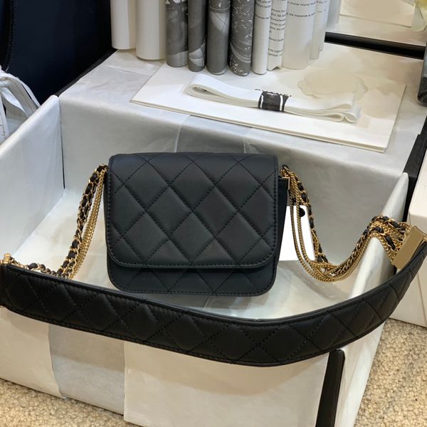 

2020 new autumn winter styles tire cowhide 365521 hardware and chain on the shoulder straps are very characteristic diamond lattice bag