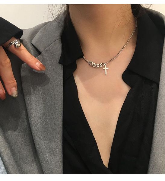 

cowbread ретро женщин ожерелья короткого крест свитер цепь choker простой престижная ключица лезвие цепь ожерелье подарок ювелирных изделия, Golden;silver