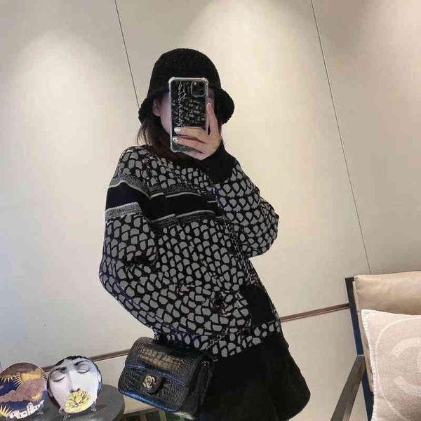 

women's high-quality designer knits round neck sweater for fall/winter long-sleeved d letter retro fashion, White