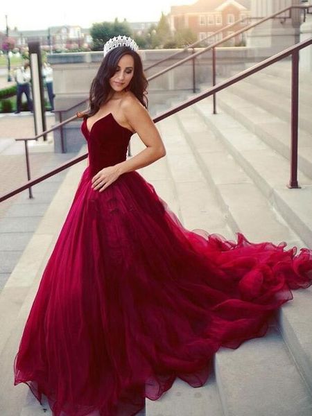 2021 Linda uma linha Tulle vestidos de baile de Borgonha Sweetheart Strapless Princesa longos vestidos de noite formal festa desgaste das mulheres Gilrls Pageant vestido