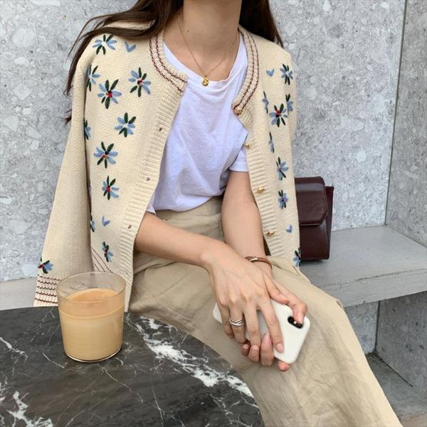 

2020 new autumn floral embroidery knitted sweaters vintage knit cardigan female fashion sweater coat women clothing, White;black