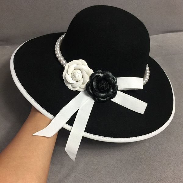Resmi Geniş Ağız Beyaz Siyah Çiçek Fötr Şapka İnciler Bant% 100 Yün Disket Bayanlar Düğün Kilise Şapka Porkpie Fötr Şapka 201.102 Keçe