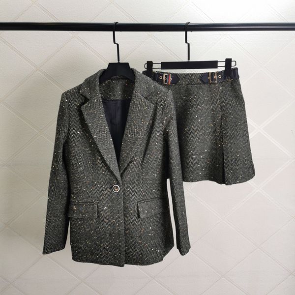 

2021 ранней весенней новой роскошной конструкции half-юбка костюма простой и элегантный, показывая темперамент, причудливый и элегантный лед, White